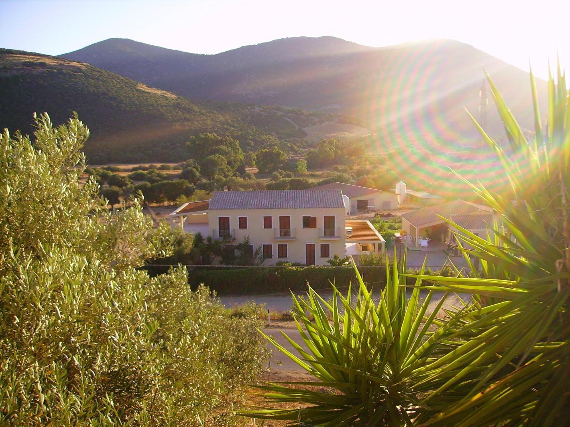 Agriturismo La Grotta Del Tesoro Santadi Bagian luar foto