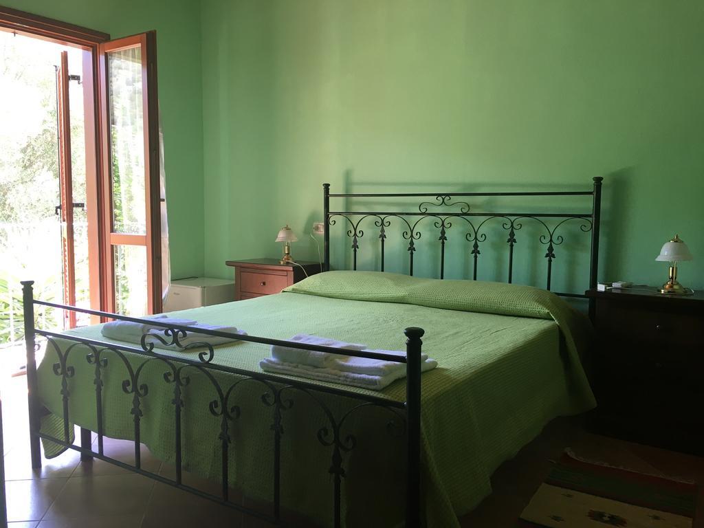 Agriturismo La Grotta Del Tesoro Santadi Bagian luar foto