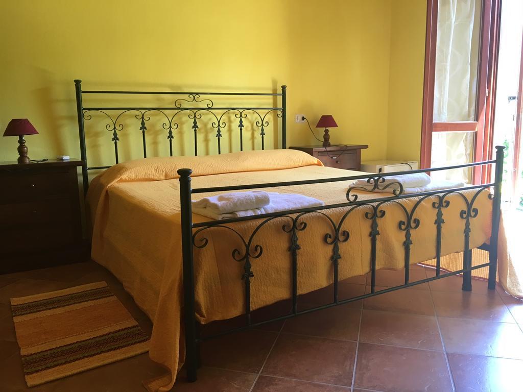 Agriturismo La Grotta Del Tesoro Santadi Bagian luar foto