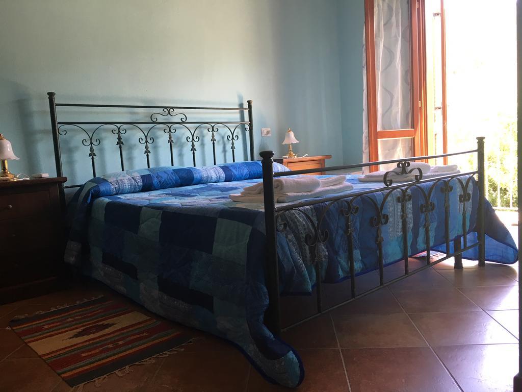 Agriturismo La Grotta Del Tesoro Santadi Bagian luar foto